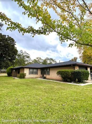 Main picture of 901 Deer Park Rd
