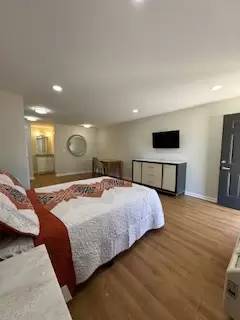 Main picture of 6100 Rivers Ave