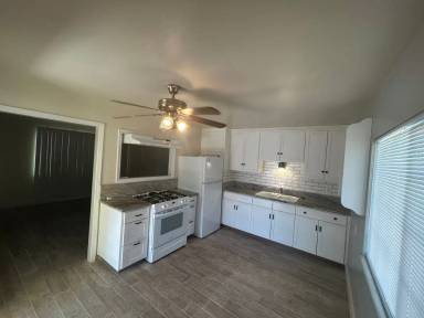 Main picture of 14242 Locust St