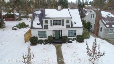 Main picture of 3012 S Manito Blvd