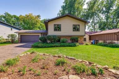 Main picture of 44 7th Ave NE