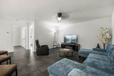 Main picture of 140 Railroad Ave