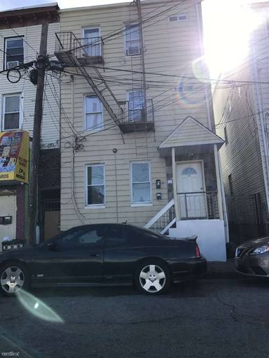 Main picture of 32 Essex St