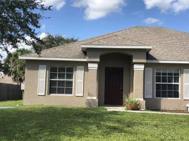 Main picture of 1219 SW Eleuthera Ave