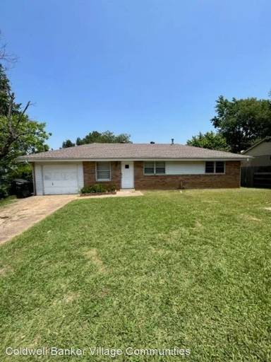 Main picture of 740 Crest Dr