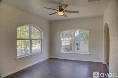 Main picture of 2432 E Pine St