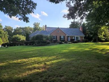 Main picture of 9 Cedar Dr