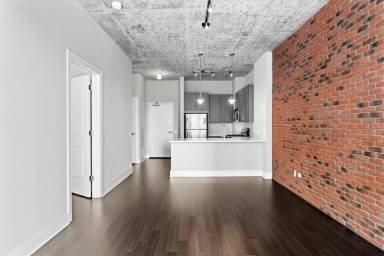Main picture of 860 S Clark St