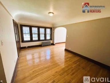 Main picture of 3047 S Howell Ave