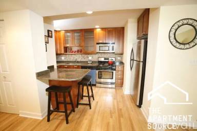 Main picture of 6930,6954,6971,6975 N Greenview Ave Apartments
