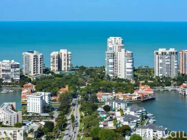 Main picture of 555 Park Shore Dr