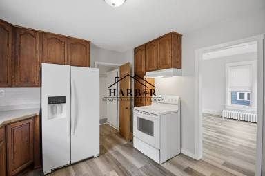 Main picture of 401 3rd Ave SW