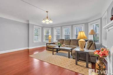 Main picture of 6323 N Francisco Ave