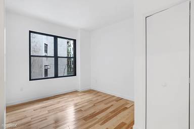 Main picture of 61 W 104th St