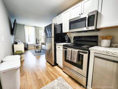 Main picture of 215 S Main St