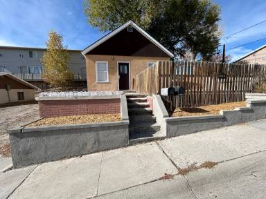 Main picture of 216 S 13th St E