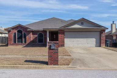 Main picture of 3803 Lyna Ct