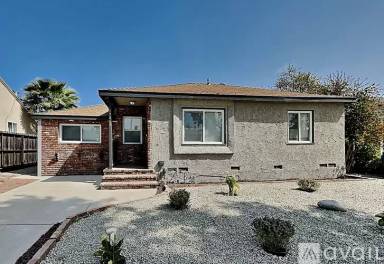 Main picture of 17500 Bullock St