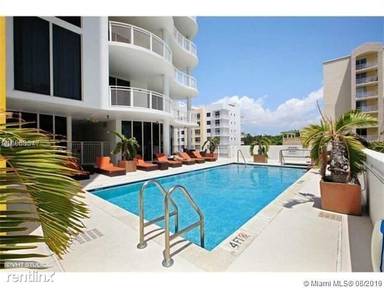 Main picture of 444 NE 30th St