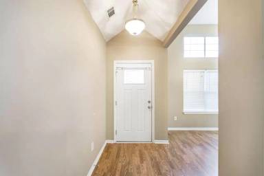 Main picture of 205 Carver Ct