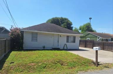 Main picture of 2919 Lois Dr
