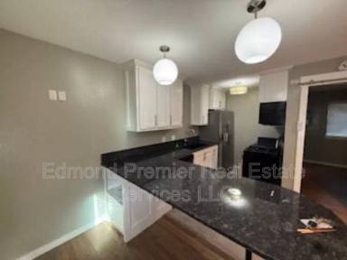 Main picture of 207 E Hurd St