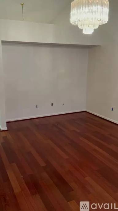 Main picture of 103 N Weathersfield Ave