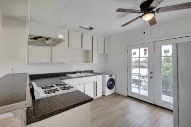 Main picture of 523 N Citrus Ave