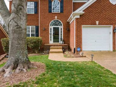 Main picture of 212 Sterling Oaks Pl