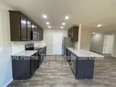 Main picture of 1904 S 15th Ave