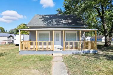 Main picture of 2212 S Delawanda Ave