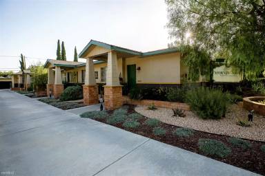 Main picture of 904 W Huntington Dr