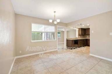 Main picture of 10321 Timbercrest Ln
