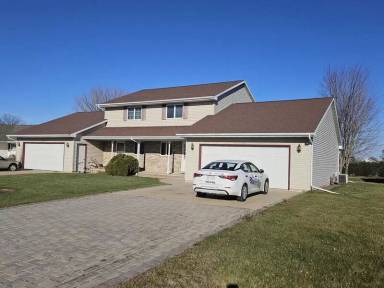 Main picture of W5558 Holly St