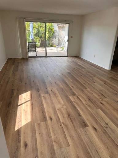 Main picture of 107 E Garden Grn