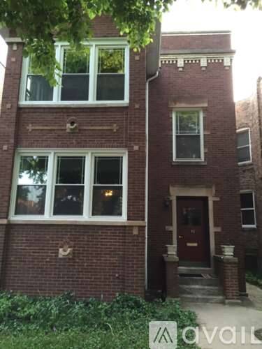 Main picture of 4420 N Sacramento Ave