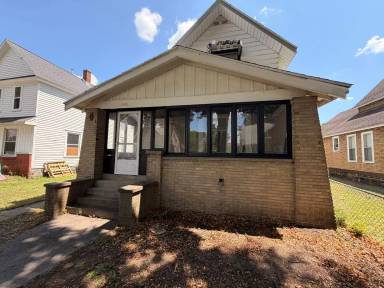 Main picture of 1140 Fremont Ave NW