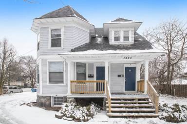 Main picture of 1424 Portage St