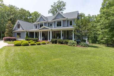Main picture of 235 Parker Rd