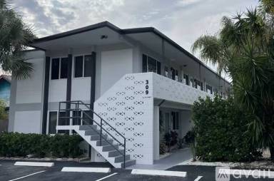 Main picture of 309 S Palmway