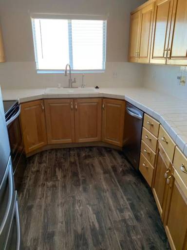 Main picture of 700 Aztec Cir
