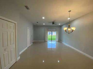 Main picture of 249 SW 4th St
