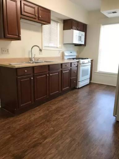 Main picture of 225 1/2 E Findlay St