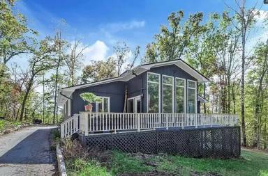 Main picture of 620 Point Rd
