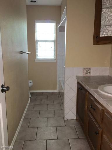 Main picture of 213 Pinewood Cir