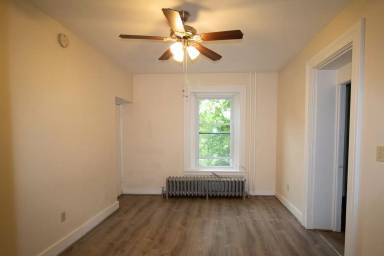 Main picture of 304 Pleasant St