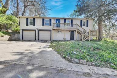 Main picture of 8925 E Roberts St