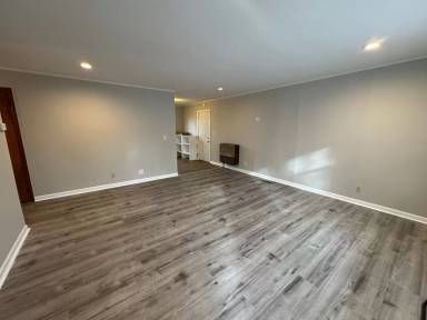 Main picture of 937 E 6th Ave