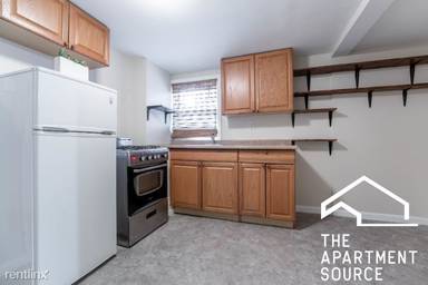 Main picture of 1501 W Fullerton Ave