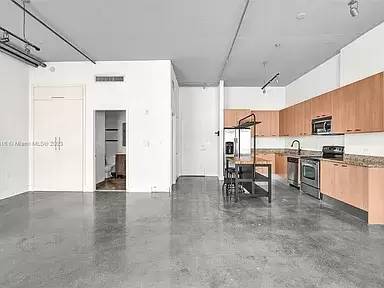 Main picture of 2100 Van Buren St